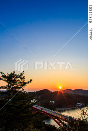 天草五橋 松島橋(五号橋)の夜明け 【熊本県天草市】 天草五橋 松島橋(五号橋)の夜明け 【熊本県天草市】 92311805