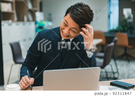 ビジネスパーソンのイライラ 92311847