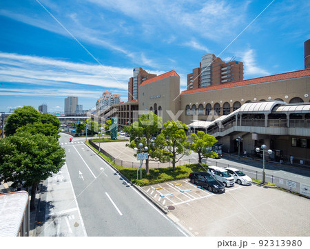 兵庫県宝塚市 初夏の阪急宝塚駅 駅前ロータリー 兵庫県宝塚市 初夏の阪急宝塚駅 駅前ロータリー 92313980
