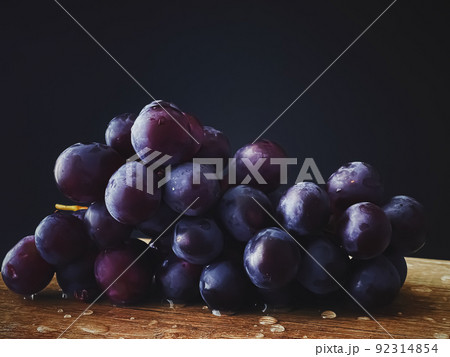 Ripe juicy dark grapes on wooden desk, food and wine, organic fruits concept 92314854