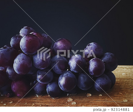 Ripe juicy dark grapes on wooden desk, food and wine, organic fruits concept Ripe juicy dark grapes on wooden desk, food and wine, organic fruits concept 92314881