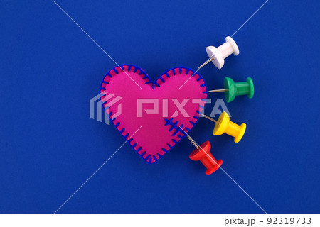Heart pain, medical concept with different push pins Heart pain, medical concept with different push pins 92319733