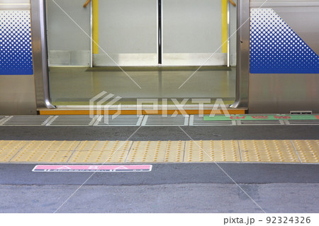 駅のホーム 92324326