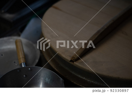 蕎麦を茹でる大釜 蕎麦を茹でる大釜 92330897