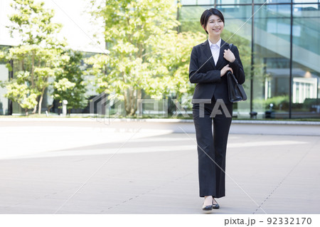 就活　女性のポートレート　撮影協力「LINK FOREST」 92332170