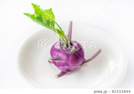 紫色のコールラビ 92333844