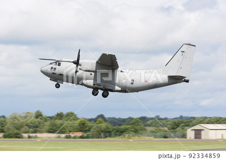 イタリア空軍C-27Jスパルタン輸送機離陸 92334859