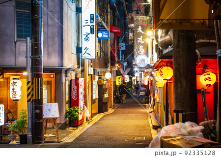 京都　夜の木屋町 92335128
