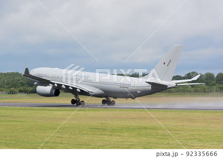 イギリス空軍KC.3ボイジャー空中給油機離陸 イギリス空軍KC.3ボイジャー空中給油機離陸 92335666