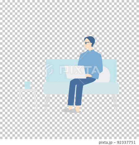 ソファでパソコン作業をしているビジネスウーマン 92337751