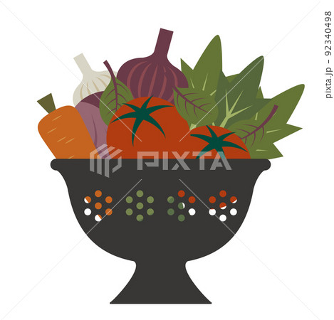 野菜と黒い水切りかご 92340498