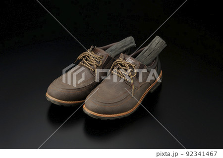 消臭用に備長炭を入れた靴 92341467