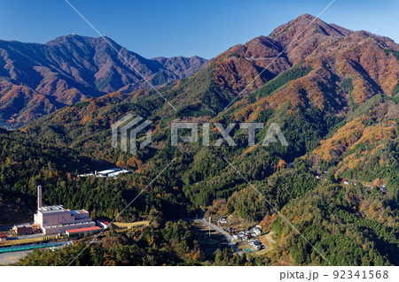 天狗岩から見る鶴ヶ鳥屋山と三ツ峠 92341568