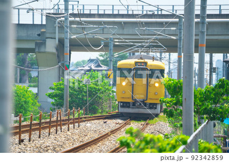 瀬戸大橋線単線区間から複線区間へのポイントを通過する下り普通電車5　岡山県岡山市南区 92342859