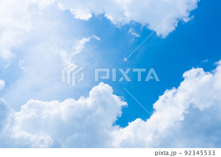爽やかな夏空と白雲 爽やかな夏空と白雲 92345533