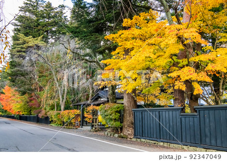 秋田県仙北市 紅葉の角館武家屋敷通り 秋田県仙北市 紅葉の角館武家屋敷通り 92347049