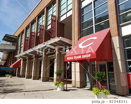 シンシナティのREDS球場にあるチームショップ入口 92348331