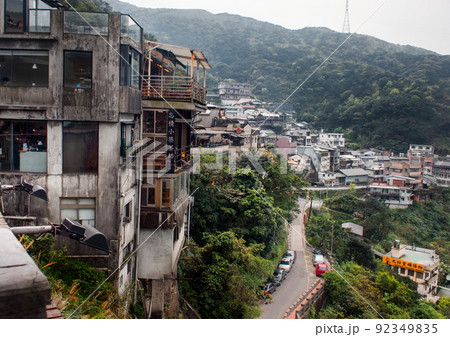 愛し台湾(家々が崖にへばりつく。九份は嘗て金鉱の街であった日本統治時代の面影を残している。)台湾九份 愛し台湾(家々が崖にへばりつく。九份は嘗て金鉱の街であった日本統治時代の面影を残している。)台湾九份 92349835