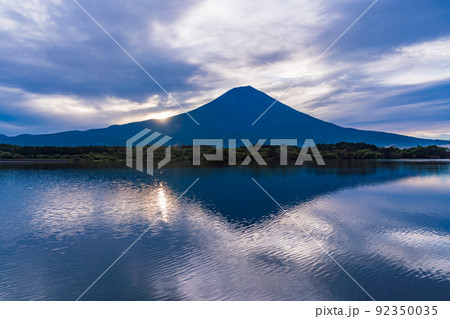 (静岡県)田貫湖 富士山 日の出 (静岡県)田貫湖 富士山 日の出 92350035