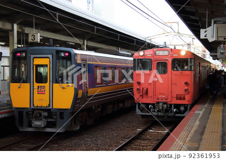 松江駅に到着する特急スーパーまつかぜ(山陰本線:鳥取⇔益田) 松江駅に到着する特急スーパーまつかぜ(山陰本線:鳥取⇔益田) 92361953
