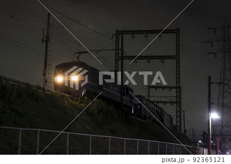 新金線を走る深夜の鹿島貨物1095列車の写真素材 [92365121] - PIXTA