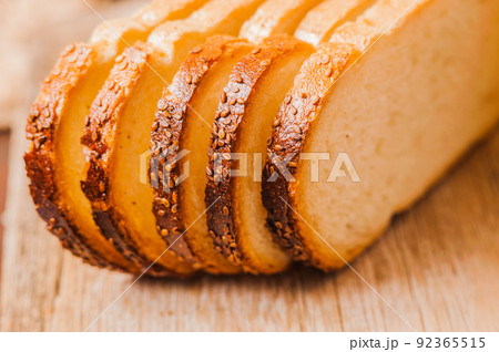 Sliced  fresh bread 92365515