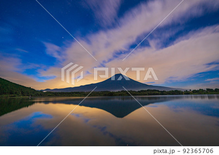 （静岡県）田貫湖から眺める一番星と富士山  92365706