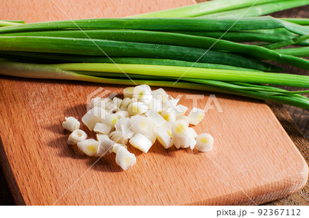 green onions cut into slices 92367112