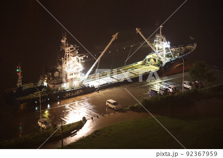 出航を待つ漁船 92367959