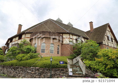 風の丘しいあるには立派な庭園があります 92371044