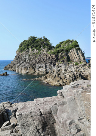 〔福井県福井市・7月〕鉾島　越前加賀海岸国定公園　海岸沿いのドライブコース 92371474