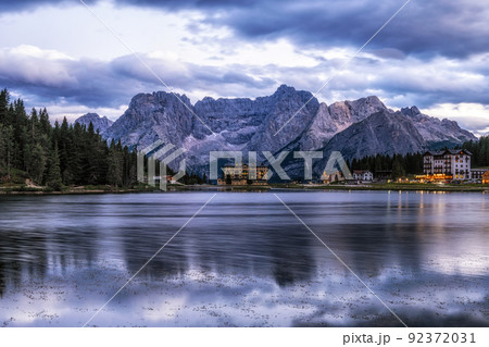 Lake misurina and mount sorapis sunrise 92372031