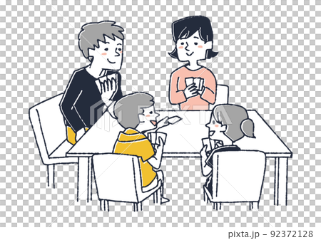 テーブルでトランプゲームを楽しむ家族　家で家族の時間を楽しむ人々 92372128