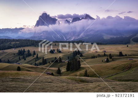 Alpe di siusi sunrise view 92372191