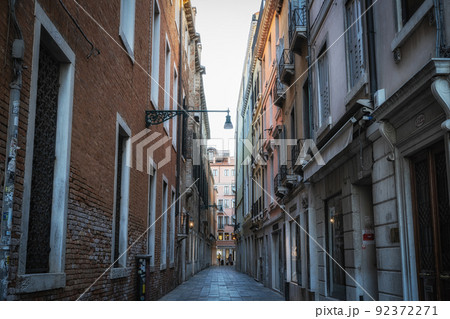 Empy alleyway streets in Venice 92372271
