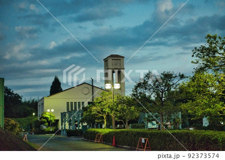 河内長野市寺ヶ池公園_夜明け直前の時計塔 92373574