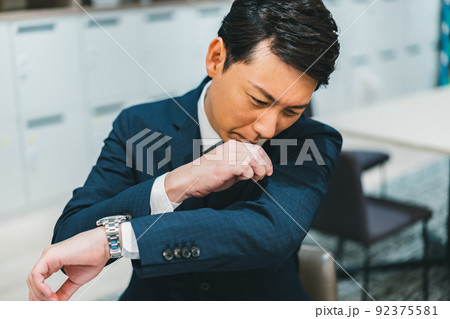 ビジネスパーソン スーツのニオイ ビジネスパーソン スーツのニオイ 92375581