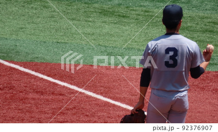 野球選手の後ろ姿 野球選手の後ろ姿 92376907