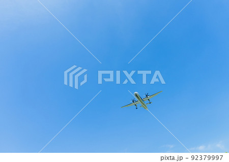 《飛行機》ボンバルディア　Bombardier DHC-8 Dash 8（DHC-8-400） 92379997