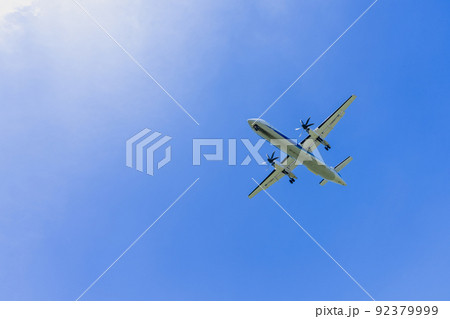 《飛行機》ボンバルディア　Bombardier DHC-8 Dash 8（DHC-8-400） 92379999