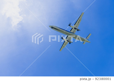 《飛行機》ボンバルディア　Bombardier DHC-8 Dash 8（DHC-8-400） 92380001