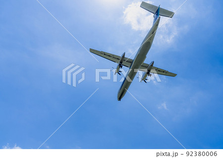 《飛行機》ボンバルディア　Bombardier DHC-8 Dash 8（DHC-8-400） 92380006