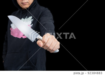 包丁を持つ人物 92384883
