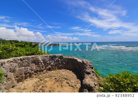 海を臨む三重城跡 92388952