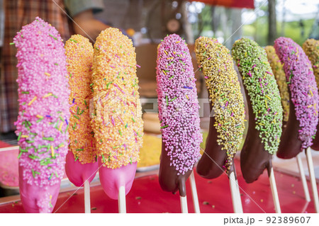 お祭り バナナチョコ 出店 チョコバナナ 和菓子 屋台 縁日の写真素材 [92389607] - PIXTA