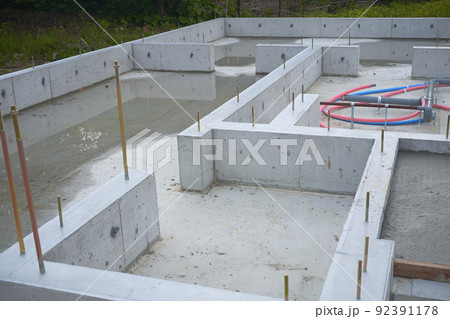 住宅の基礎工事 コンクリ 住宅の基礎工事 コンクリ 92391178