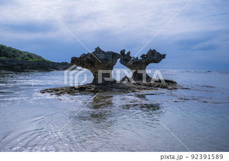 ティーヌ浜のハートロック、古宇利島、インスタ映え、沖縄リゾート ティーヌ浜のハートロック、古宇利島、インスタ映え、沖縄リゾート 92391589