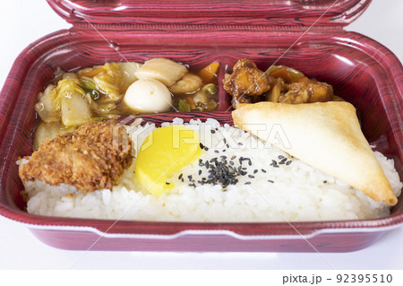 美味しい八宝菜が入った中華弁当 美味しい八宝菜が入った中華弁当 92395510