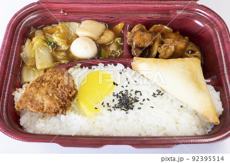 美味しい八宝菜が入った中華弁当 美味しい八宝菜が入った中華弁当 92395514