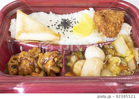 美味しい八宝菜が入った中華弁当 92395521